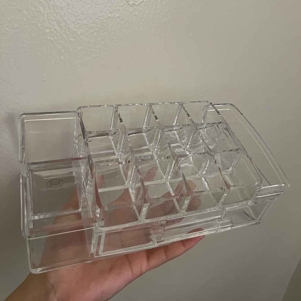 Makeup Organizer - Picture 3 of 5